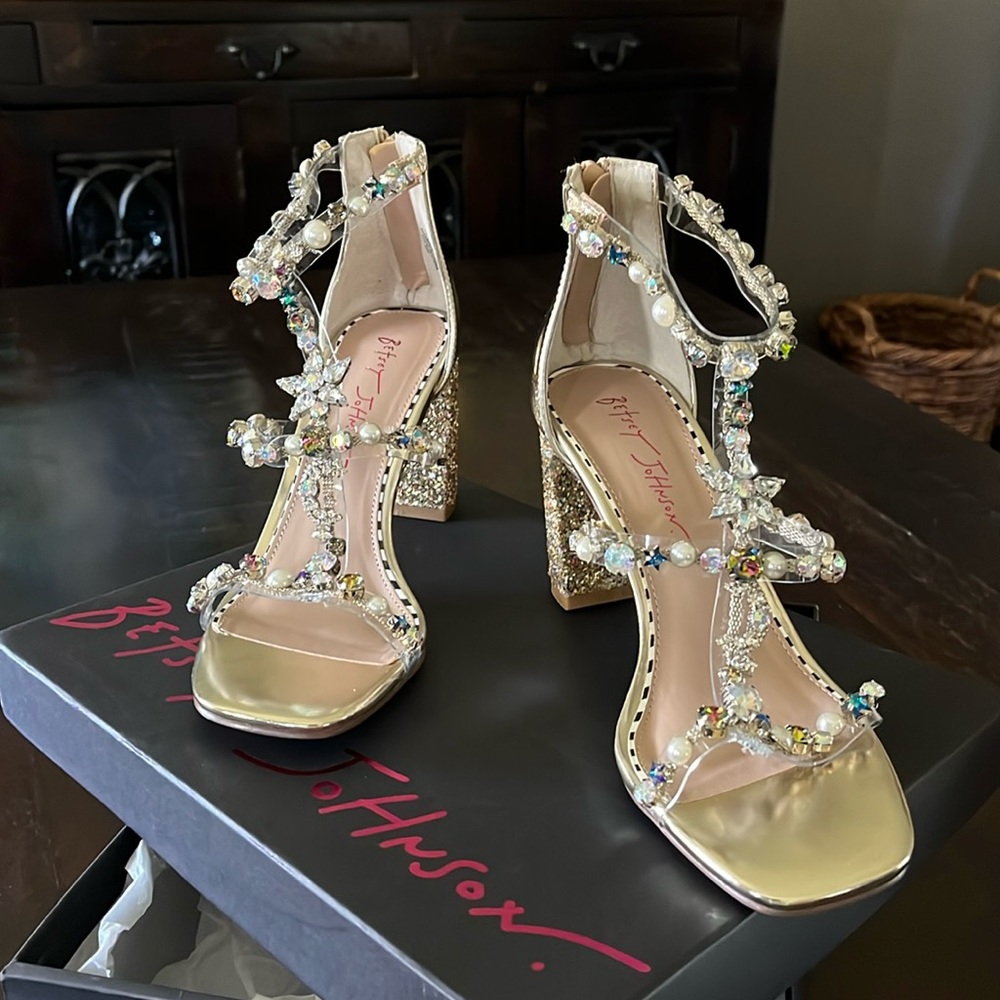 Beautiful Betsy Johnson Rare Heeled Sandals Astridd